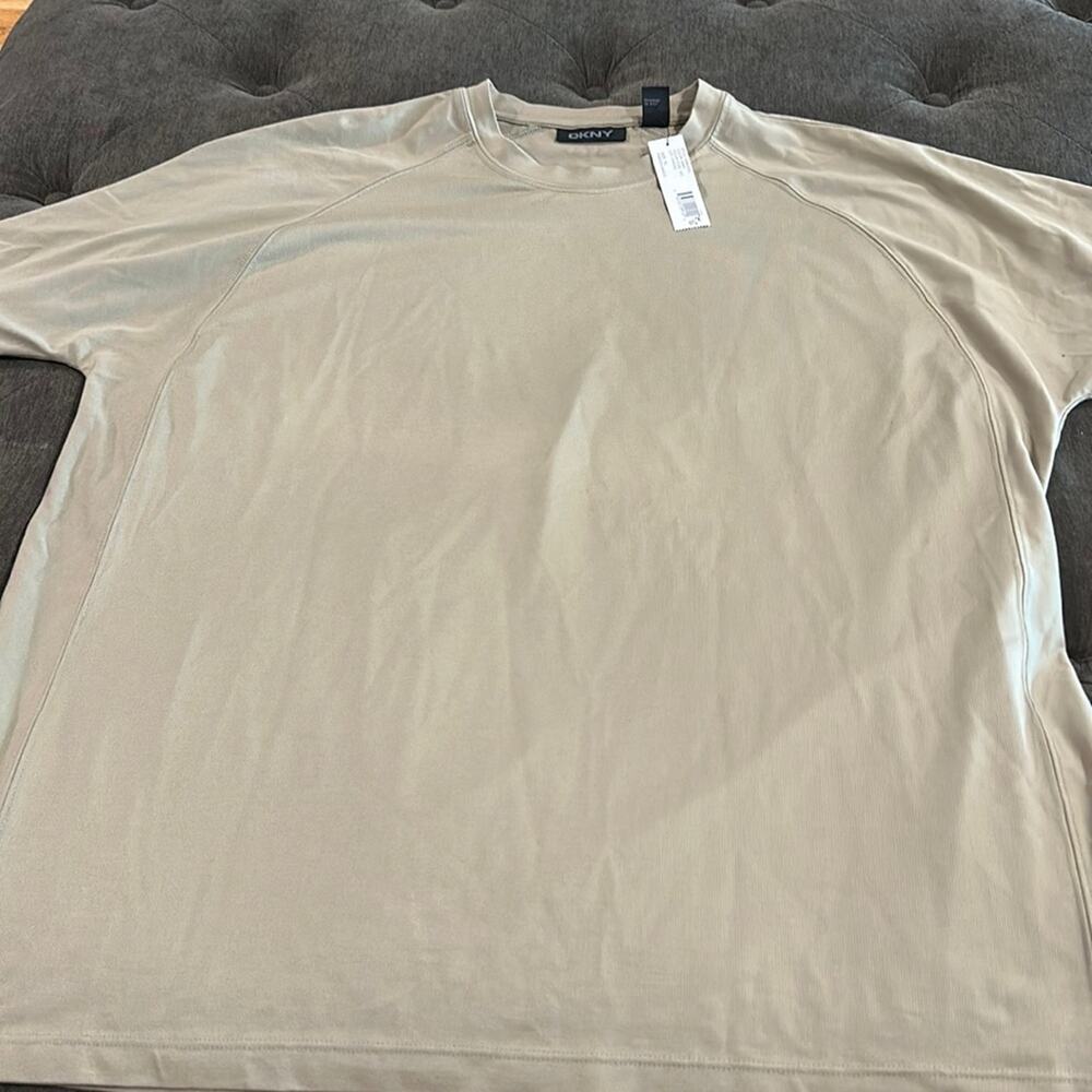 DKNY tshirt size XL NWT